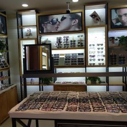 新視界眼鏡店（百聯徐匯店） 專業配鏡，點亮清晰視界